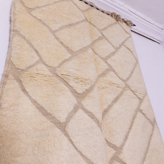Handwoven Taznakht Moroccan Rug – Cream & Beige Wool Berber Carpet – 70% Wool, 30% Cotton – Minimalist Tribal Design