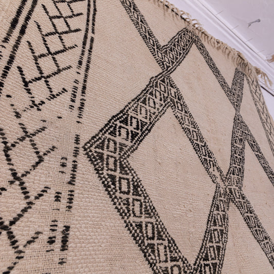 Handwoven Moroccan Beni Ourain Rug – Authentic Wool Berber Carpet – Geometric Diamond Design – Minimalist & Boho Home Decor