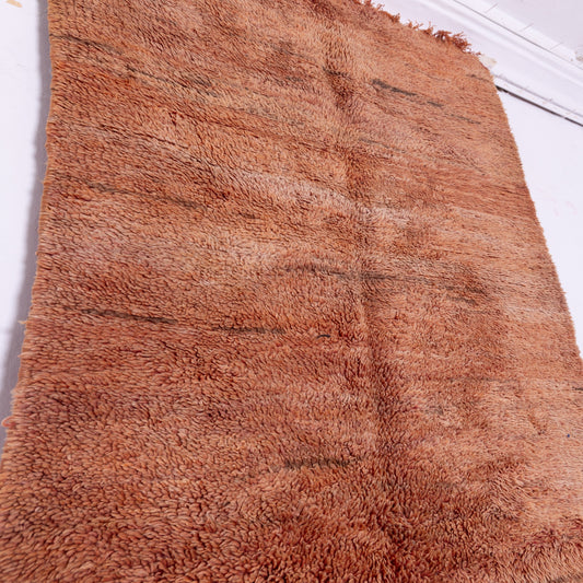 Vintage Moroccan Berber Rug – Handwoven Wool from Moyen Atlas – Warm Earthy Brown & Subtle Tribal Accents – Authentic Beni Mguild Carpet – Bohemian & Rustic Home Decor