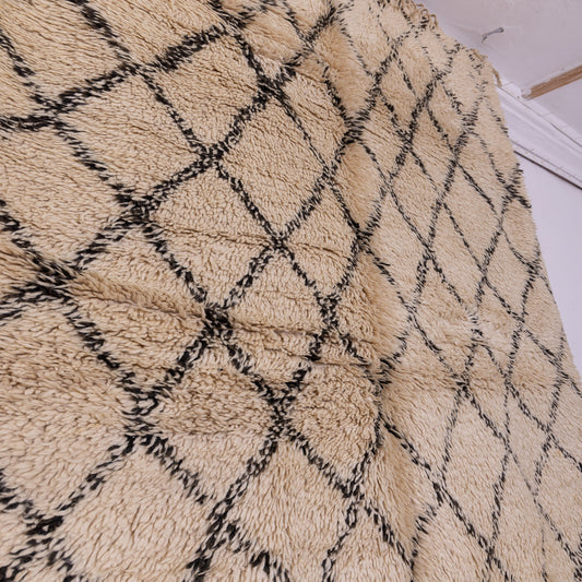 Vintage Moroccan Beni Ourain Rug – Handwoven Wool Berber Carpet – Diamond Tribal Pattern – Soft & Luxurious Boho Decor
