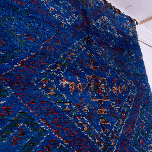 Vintage Moroccan Berber Rug – Handwoven Wool from Moyen Atlas – Deep Blue Tribal Diamond Design – Authentic Beni Mguild Carpet – Bohemian & Ethnic Home Decor