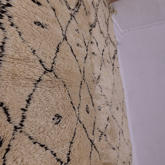 Vintage Moroccan Berber Rug – Handwoven Wool Carpet with Diamond Motif & Tribal Accents