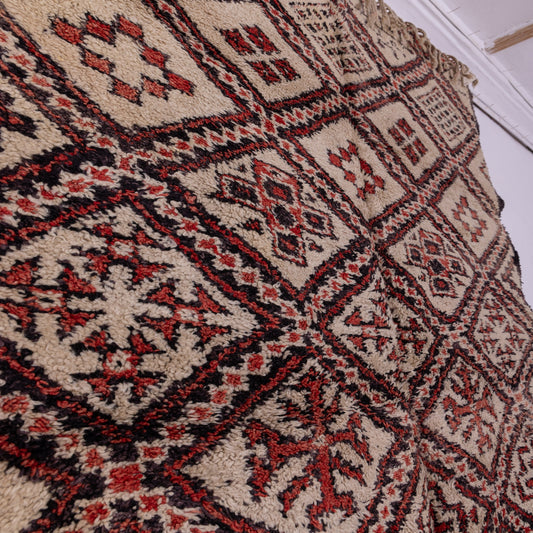 Vintage Moroccan Boujaad Rug – Handwoven Berber Wool Carpet – Geometric Tribal Patterns – Bohemian & Eclectic Home Decor