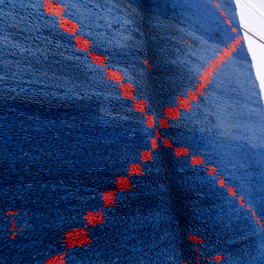 Vintage Moroccan Berber Rug – Handwoven Wool from Moyen Atlas – Deep Blue with Bold Red Geometric Diamond – Authentic Beni Mguild Carpet – Bohemian & Modern Home Decor