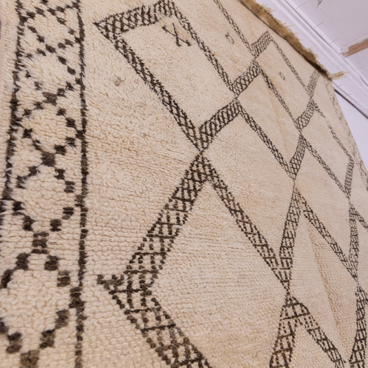 Vintage Moroccan Beni Ourain Rug – Handwoven Wool Berber Carpet – Geometric Diamond Design – Minimalist & Bohemian Home Decor