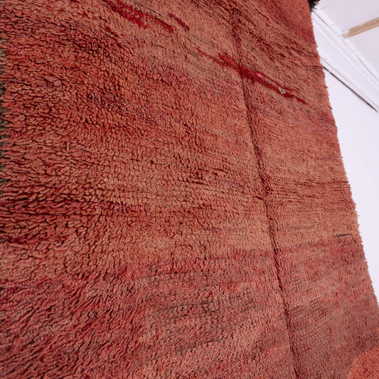 Vintage Moroccan Berber Rug – Handwoven Wool from Moyen Atlas – Warm Earthy Reds & Brown Tones – Authentic Beni Mguild Carpet – Bohemian & Rustic Decor