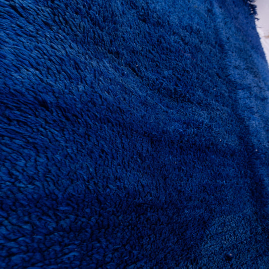 Vintage Moroccan Berber Rug – Handwoven Wool from Moyen Atlas – Deep Majorelle Blue – Authentic Beni Mguild Carpet – Bohemian & Minimalist Home Decor