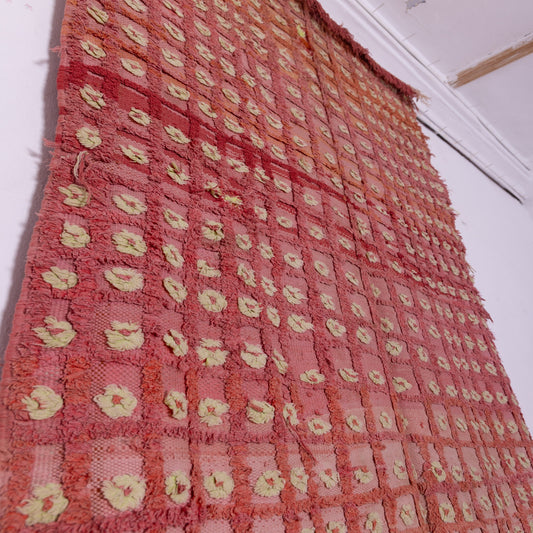 Vintage Moroccan Berber Rug – Handwoven Wool Carpet – Red & Beige Geometric Pattern – Unique Bohemian Decor