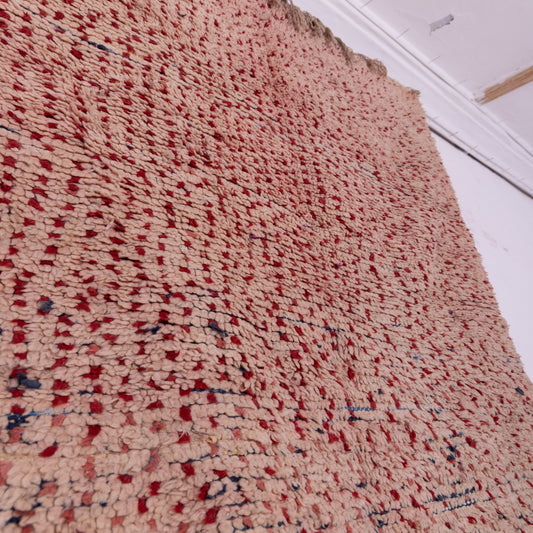 Vintage Moroccan Boujad Rug – Handwoven Wool with Subtle Red & Beige Abstract Pattern – Bohemian & Rustic Home Decor