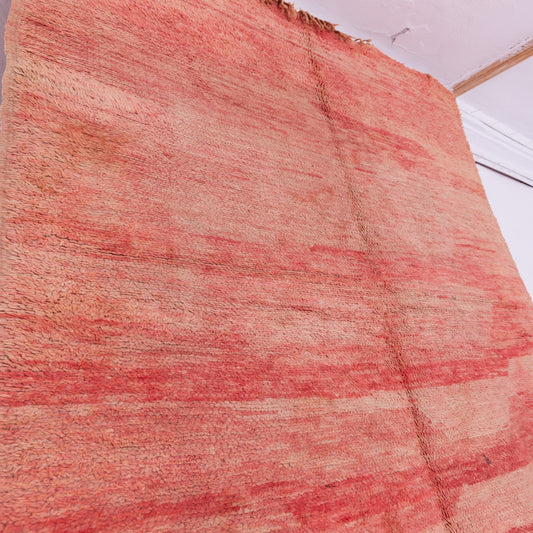 Vintage Moroccan Berber Rug – Handwoven Wool from Moyen Atlas – Soft Red & Neutral Tones – Authentic Beni Mguild Carpet – Bohemian & Minimalist Home Decor