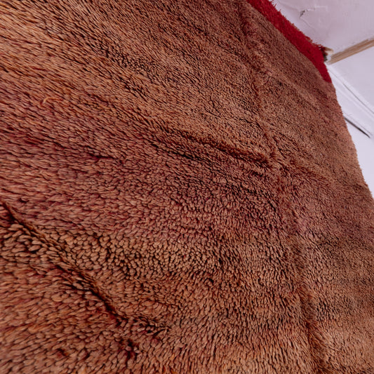 Vintage Moroccan Berber Rug – Handwoven Wool from Moyen Atlas – Deep Brown & Red Gradient – Authentic Beni Mguild Carpet – Bohemian & Rustic Home Decor