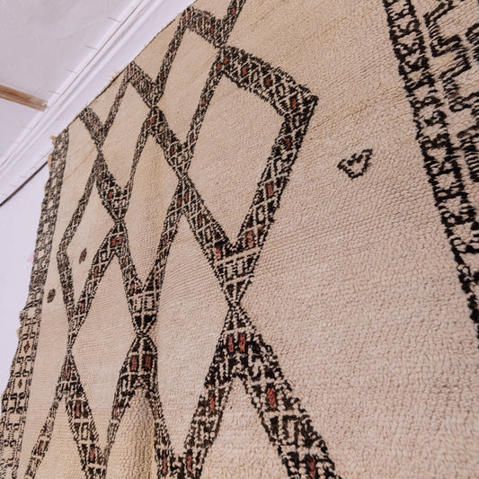 Vintage Moroccan Berber Rug – Handmade Wool Carpet – Geometric Diamond Pattern – Handwoven Tribal Decor – Bohemian & Minimalist Area Rug