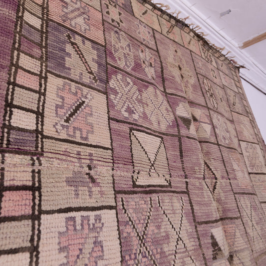 Vintage Moroccan Berber Rug – Handwoven Wool with Tribal Checkerboard Design – Unique Mauve & Beige Tones