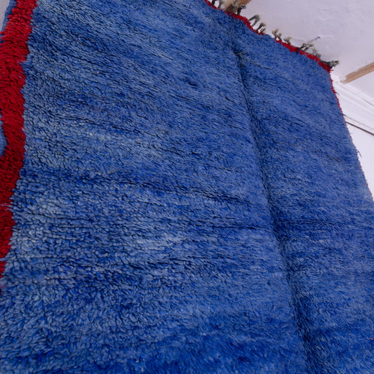 Vintage Moroccan Berber Rug – Handwoven Wool from Moyen Atlas – Deep Blue with Red Border – Authentic Beni Mguild Carpet – Bohemian & Minimalist Home Decor ; 9,84 ft / 6,07 ft