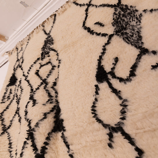Abstract Azilal Rug - Handwoven Moroccan Wool Carpet - Black & Cream Diamond Berber Design - Mid-Century Boho Style