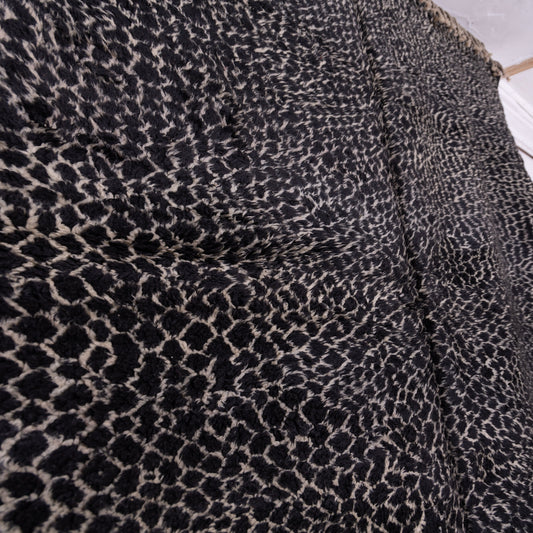 Handwoven Black Moroccan Mrirt Wool Rug – Luxurious Berber Carpet with Abstract Design