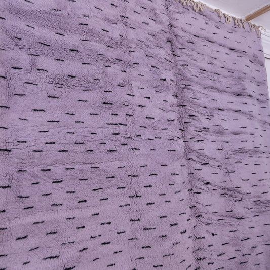 Handwoven Moroccan Mrirt Rug – Soft Purple Wool Berber Carpet with Black Pattern Accents ; 9,51 ft / 7,71 ft