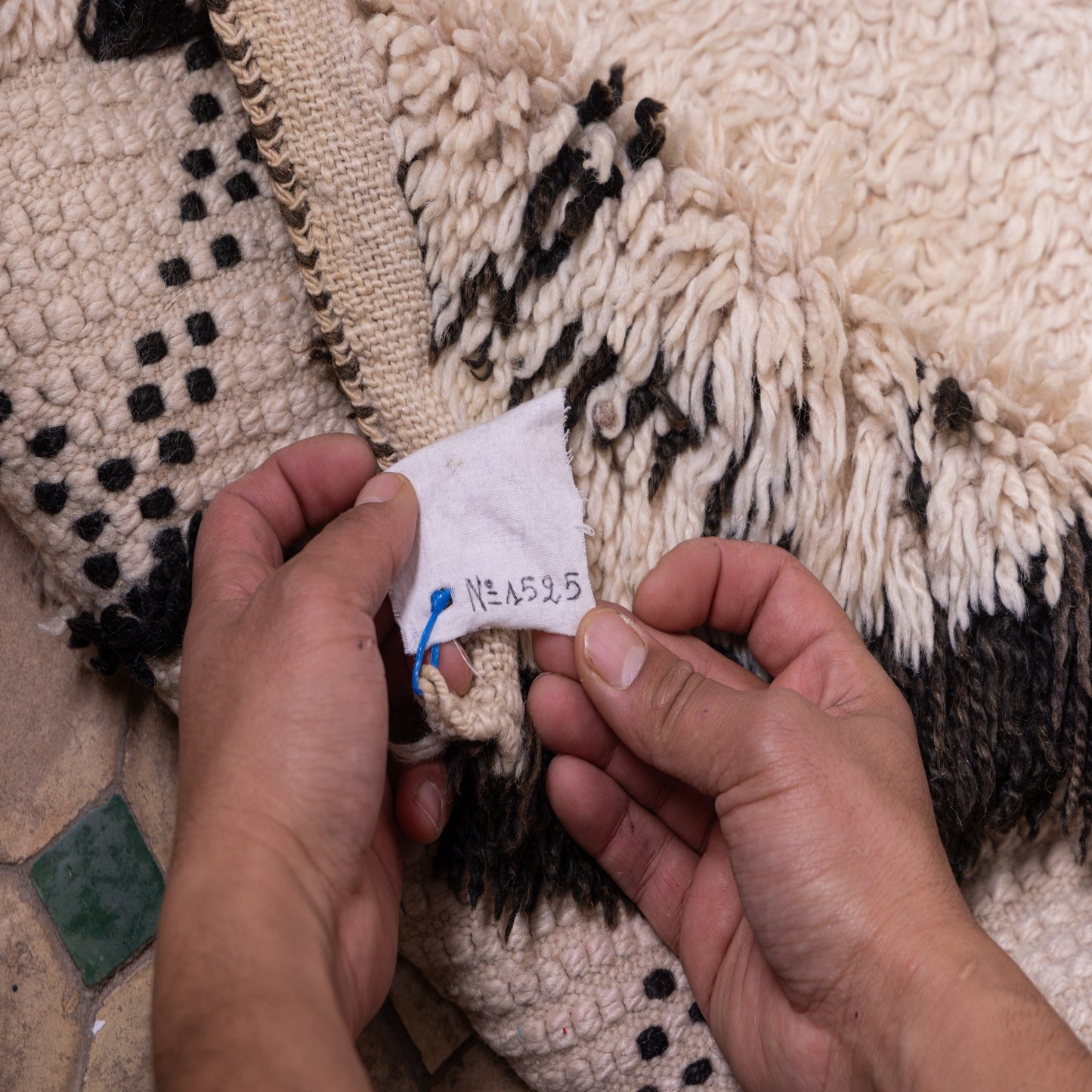 Vintage Moroccan Berber Rug – Handwoven Wool with Subtle Floral Accents ; 10,33 ft / 5,74 ft