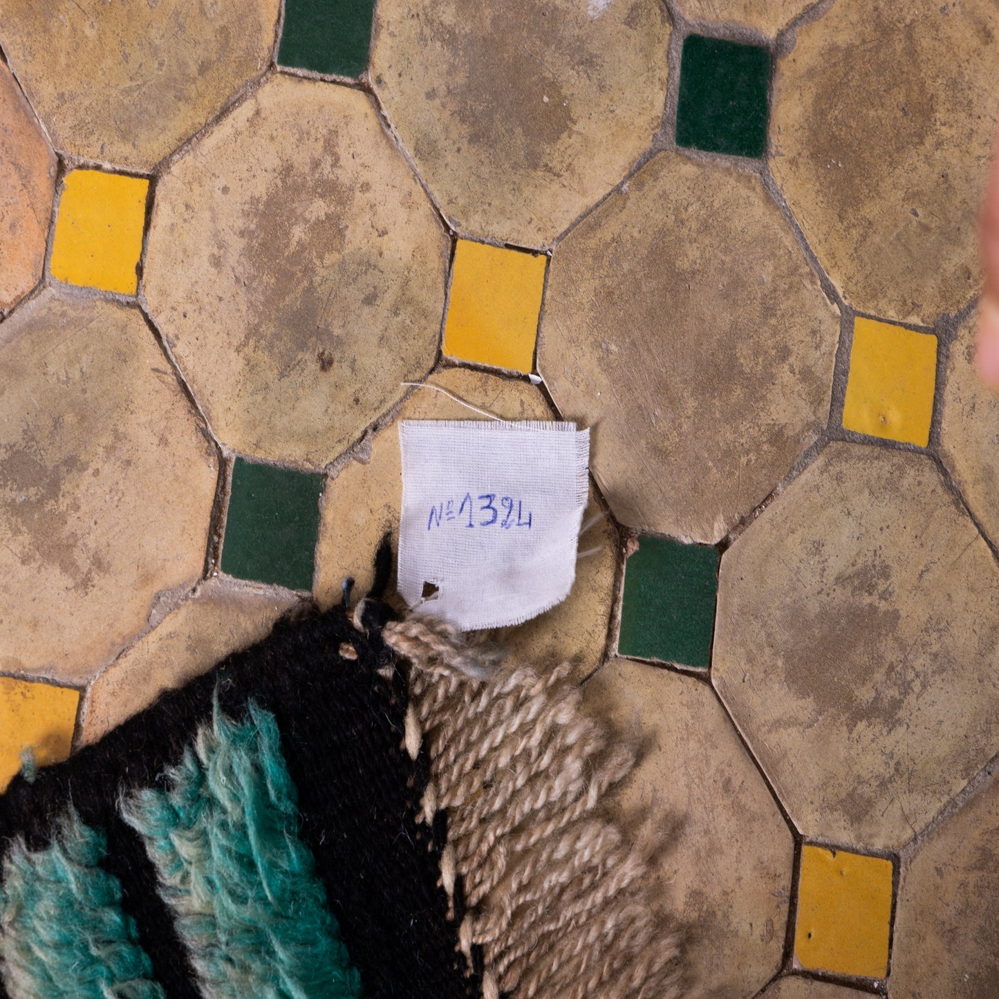 Handwoven Taznakht Moroccan Rug – 100% Wool Green & Black Chevron Carpet – Authentic Berber Artisan Weaving – Bold Geometric Design ; 4,27 ft / 3,12 ft