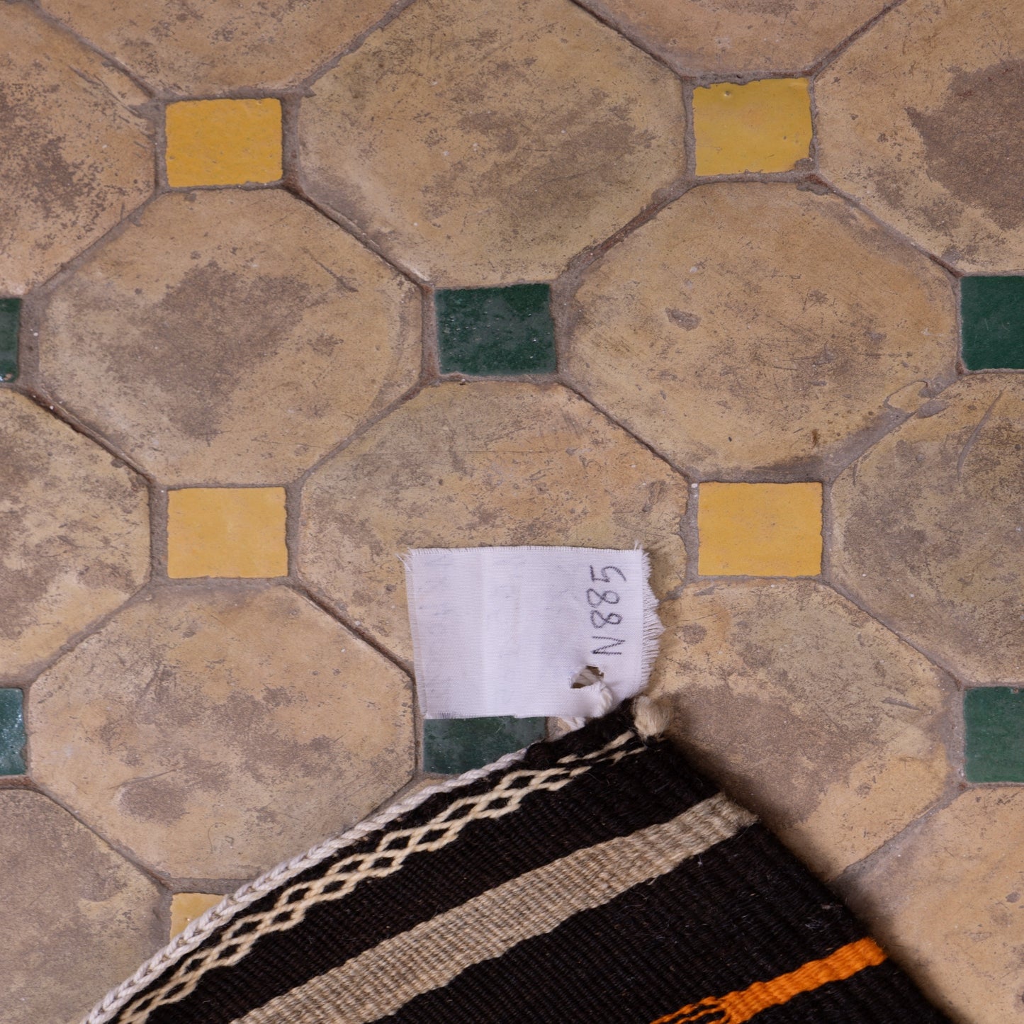 Handwoven Moroccan Akhnif Rug – Vintage Berber Wool Tapestry ; 5,41 ft / 3,44 ft