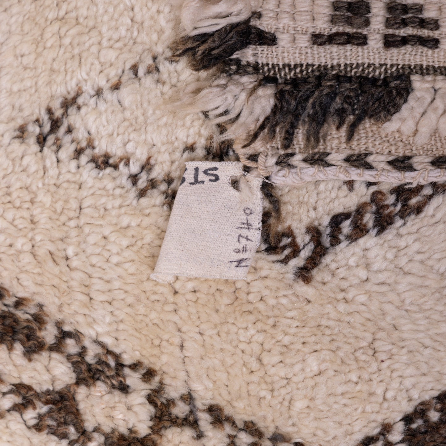 Vintage Moroccan Azilal Rug | Handwoven Wool Berber Carpet | Unique Tribal Diamond & Symbol Motif ; 8,69 ft / 6,23 ft