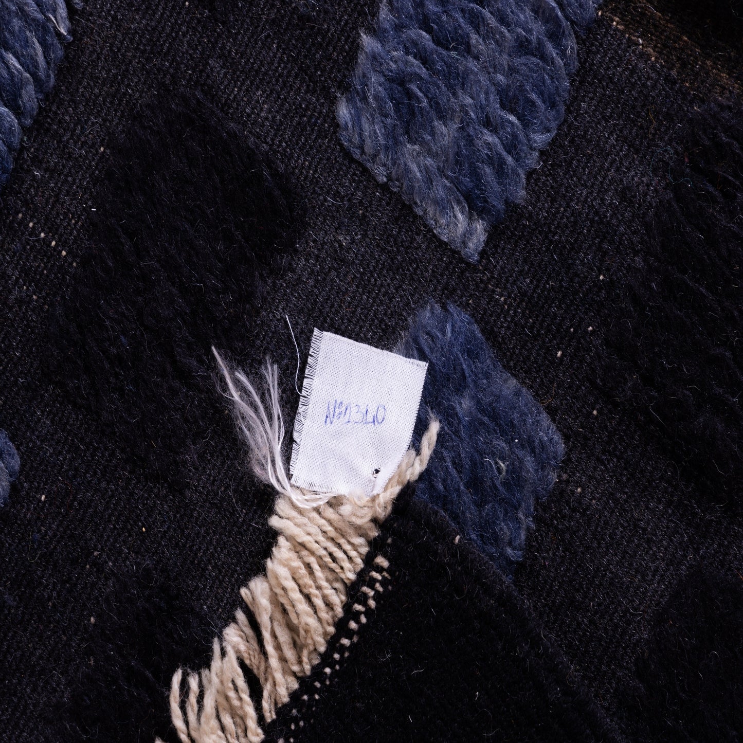 Handwoven Taznakht Moroccan Rug – 100% Wool Black & Deep Blue Geometric Pattern – Authentic Berber Artisan Craft – Bold Minimalist Design ; 8,37 ft / 5,25 ft