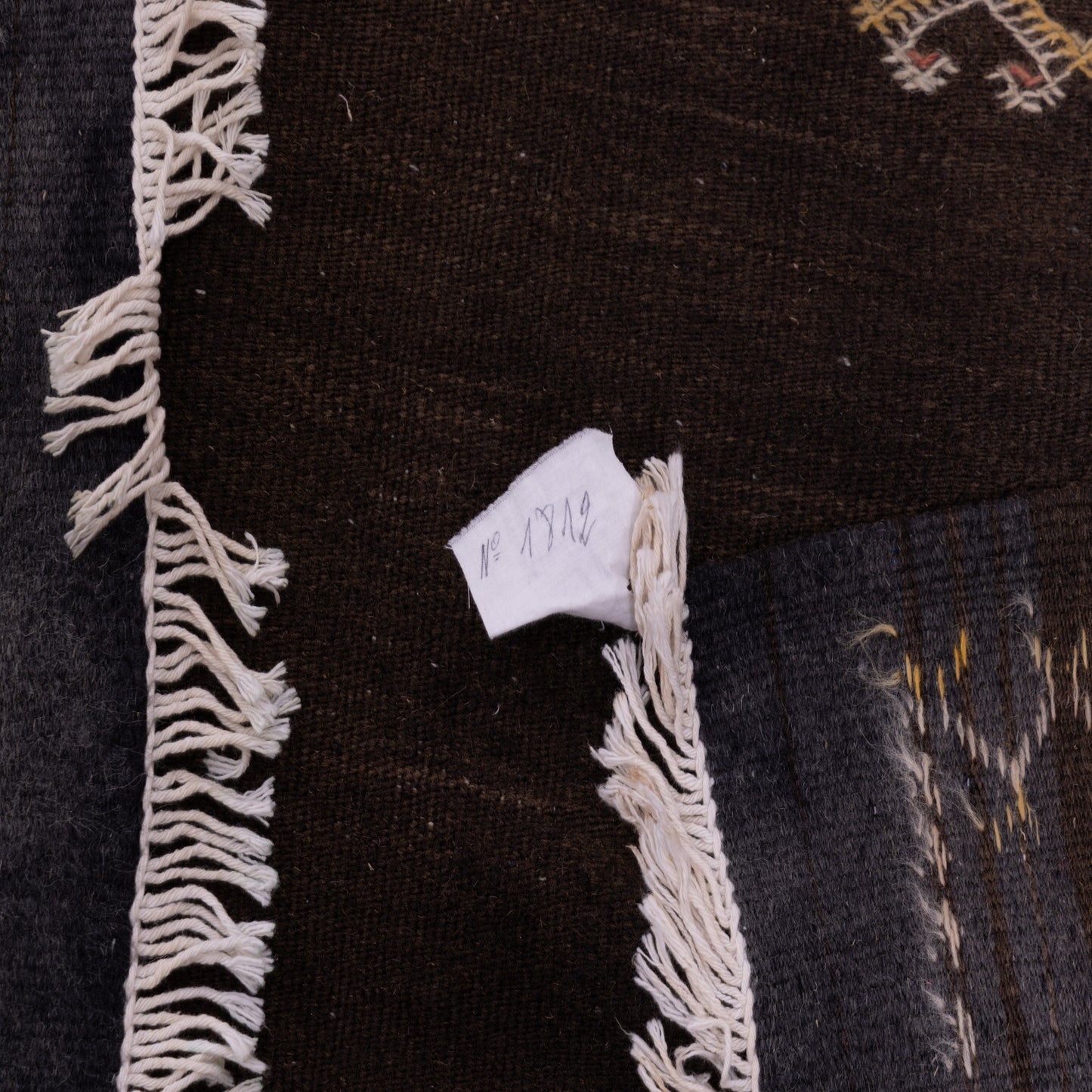 Handwoven Moroccan Akhnif Rug – Deep Ebony Berber Wool Carpet ; 9,84 ft / 6,40 ft