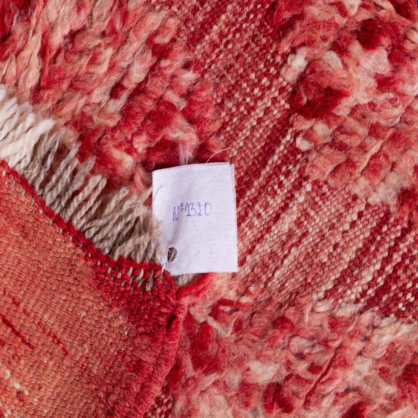 Handwoven Taznakht Moroccan Rug – 100% Wool Deep Red & Beige Zigzag Carpet – Authentic Berber Design – High Atlas Artisan Craftsmanship ; 7,05 ft / 3,94 ft