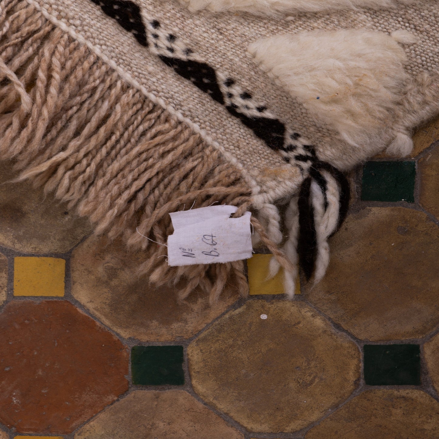 Handwoven Taznakht Moroccan Rug – Cream & Beige Wool Berber Carpet – 70% Wool, 30% Cotton – Minimalist Tribal Design ; 6,89 ft / 3,77 ft