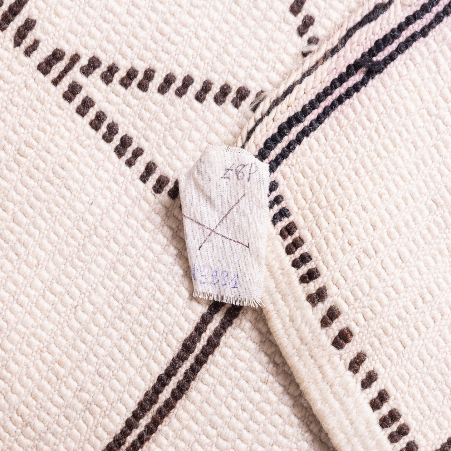 Authentic Moroccan Beni Ourain Rug | Handwoven Wool Berber Carpet with Diamond Grid & Framed Border ; 8,53 ft / 5,58 ft