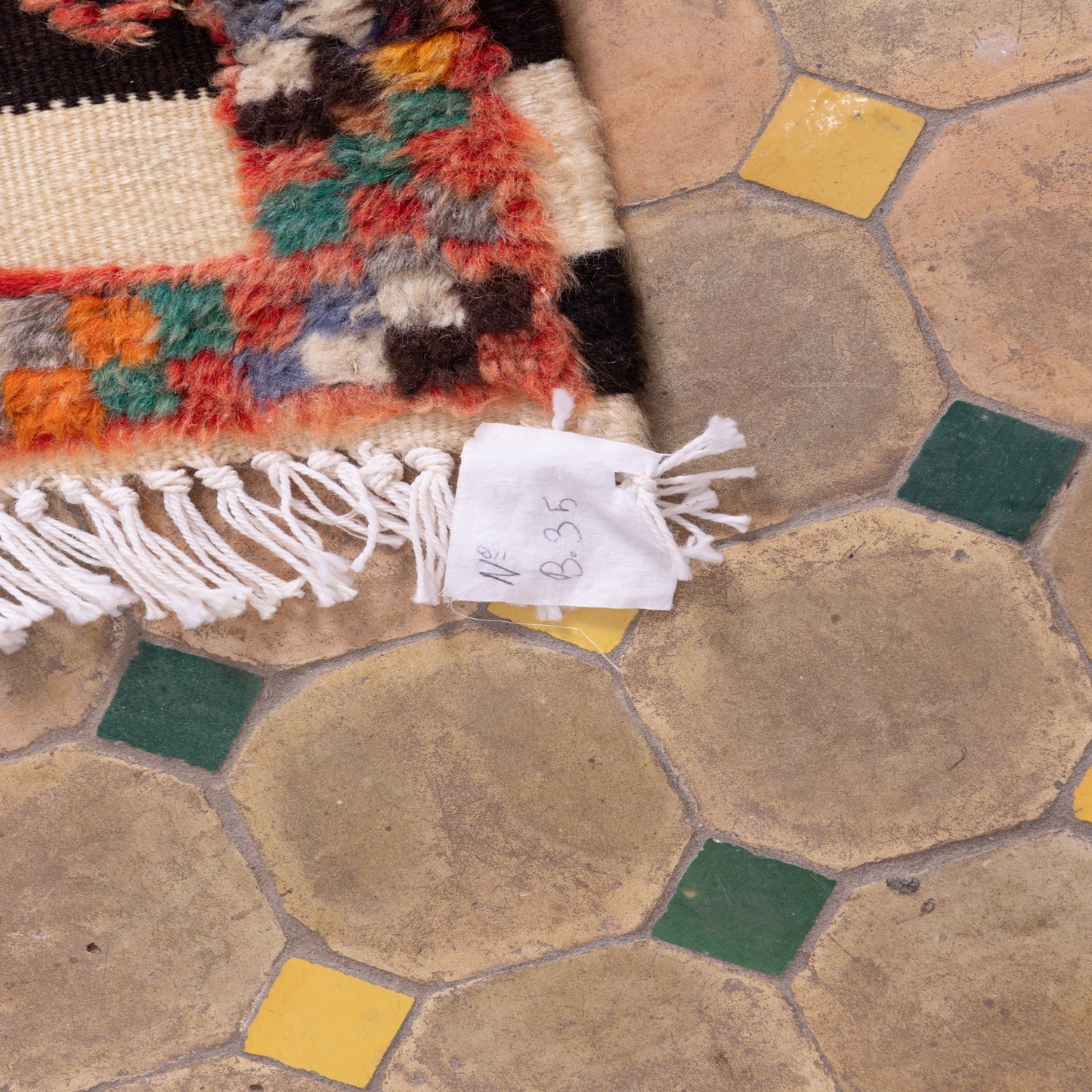 Handwoven Akhnif Berber Rug – Moroccan Kilim Tapestry with Tribal Motifs ; 5,25 ft / 3,44 ft