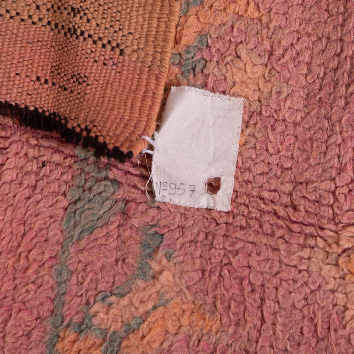 Vintage Moroccan Rehamna Rug – Handmade Berber Wool Carpet with Fiery Red & Orange Tones ; 9,51 ft / 4,92 ft