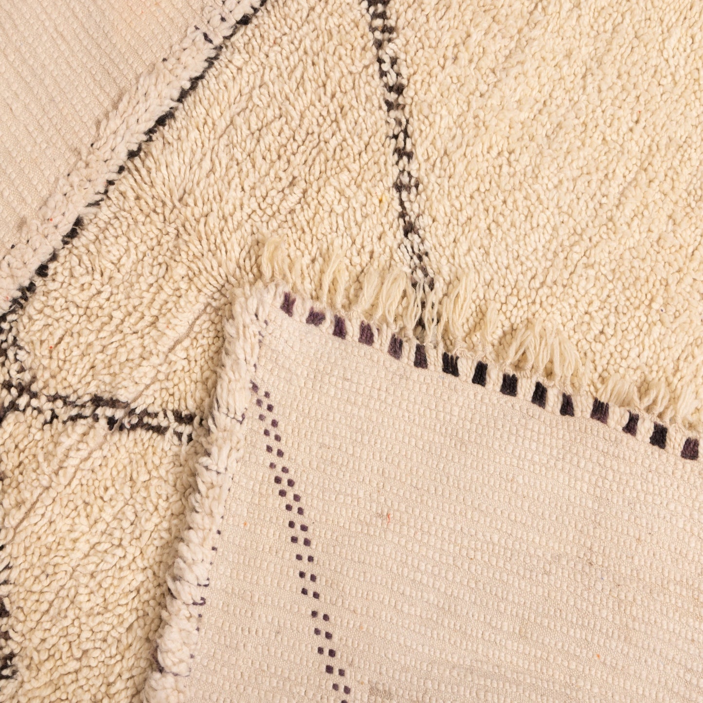 Minimalist Beni Ourain Moroccan Rug | Handwoven Wool Area Rug | Cream with Black Diamond Pattern | Authentic Berber Carpet | 100% Wool ; 9,35 ft / 5,09 ft