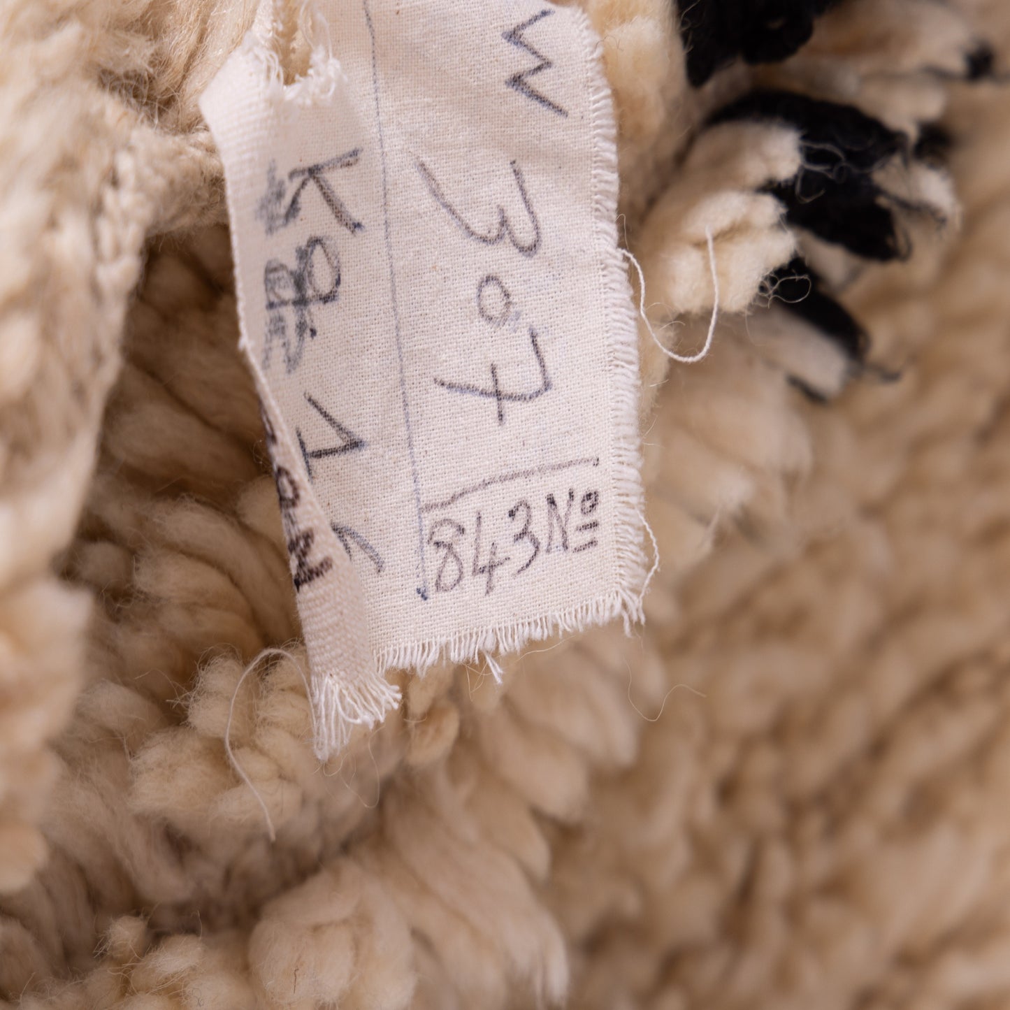 Handwoven Moroccan Berber Rug – Diamond Pattern in Natural Wool ; 8,69 ft / 5,91 ft