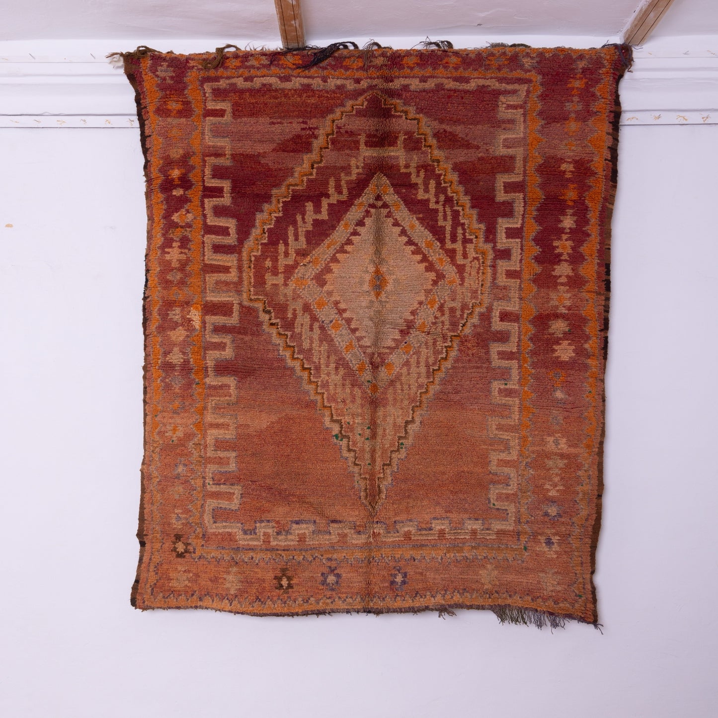 Vintage Moroccan Rehamna Rug – Handwoven Berber Wool Carpet with Geometric Medallion ; 8,20 ft / 4,92 ft