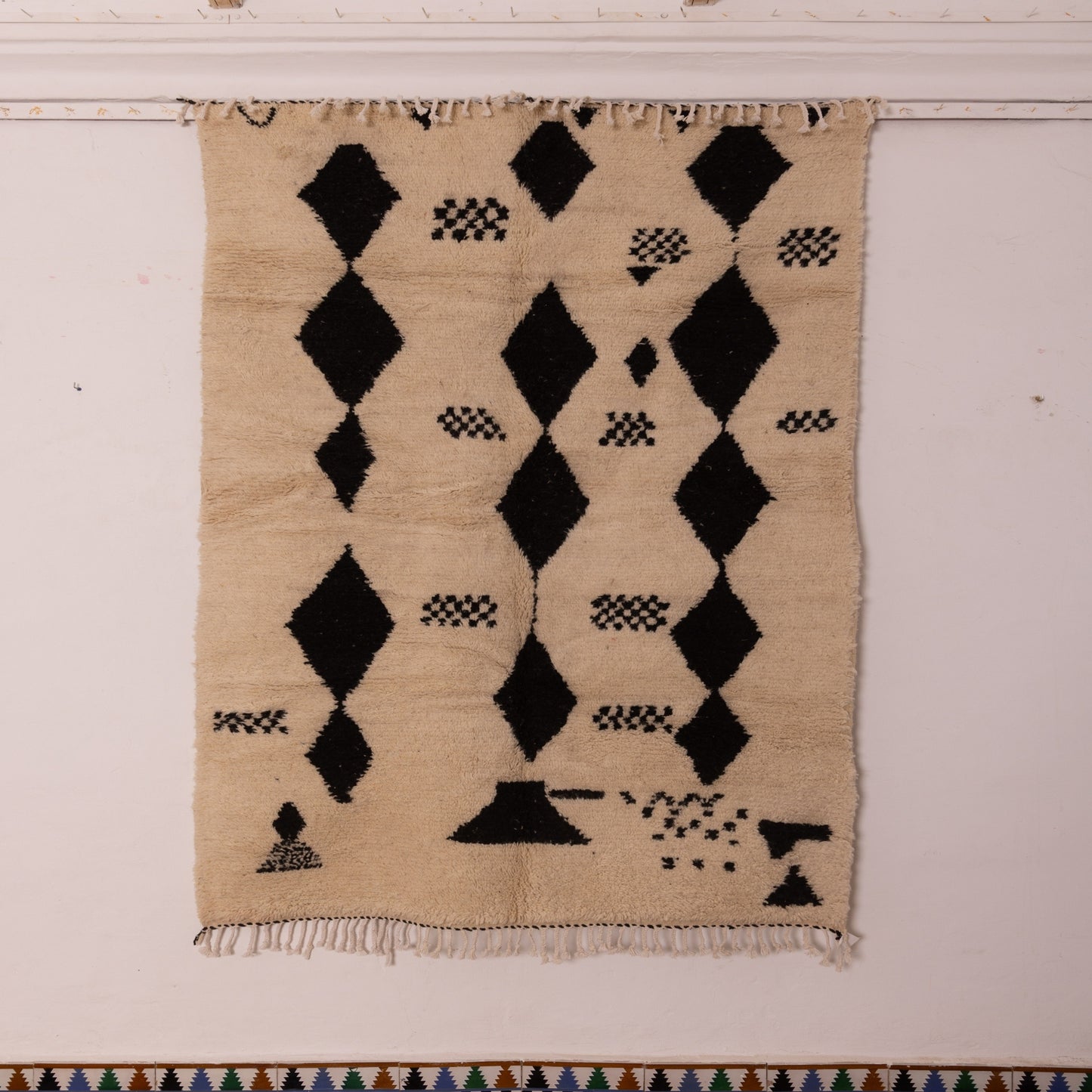 Modern Azilal Rug – Handwoven Black Diamond Moroccan Carpet - Minimalist Berber Design - 80% Wool 20% Cotton - Contemporary Wall or Floor Accent