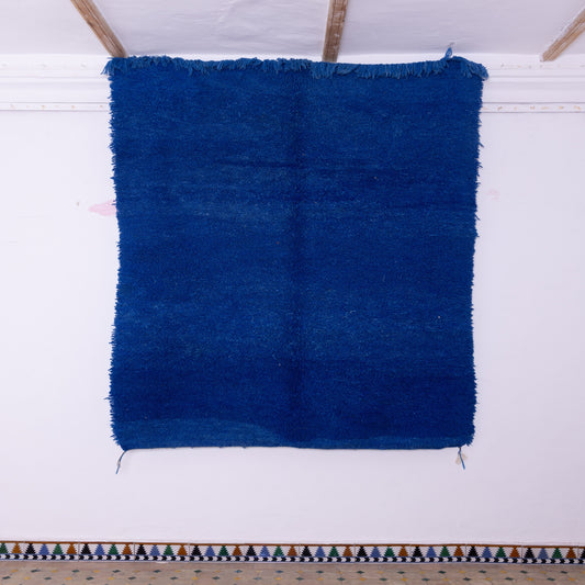 Vintage Moroccan Berber Rug – Handwoven Wool from Moyen Atlas – Majorelle Blue Minimalist Design – Authentic Beni Mguild Carpet – Bohemian & Modern Home Decor