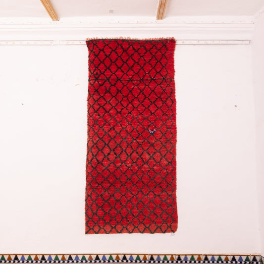 Handwoven Vintage Corridor Rug – 80% Wool & 20% Cotton – Bold Red & Black Diamond Pattern – Sustainable & Durable