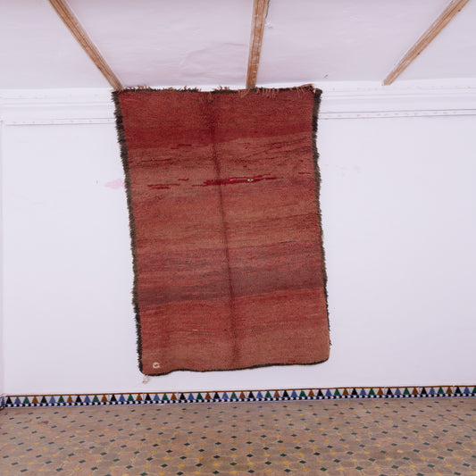 Vintage Moroccan Berber Rug – Handwoven Wool from Moyen Atlas – Warm Earthy Reds & Brown Tones – Authentic Beni Mguild Carpet – Bohemian & Rustic Decor