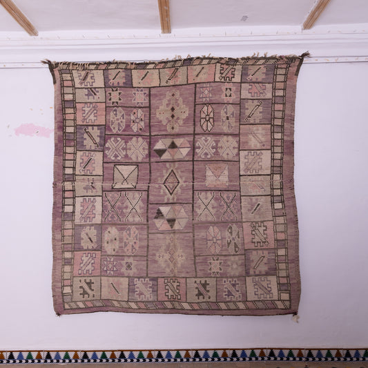 Vintage Moroccan Berber Rug – Handwoven Wool with Tribal Checkerboard Design – Unique Mauve & Beige Tones