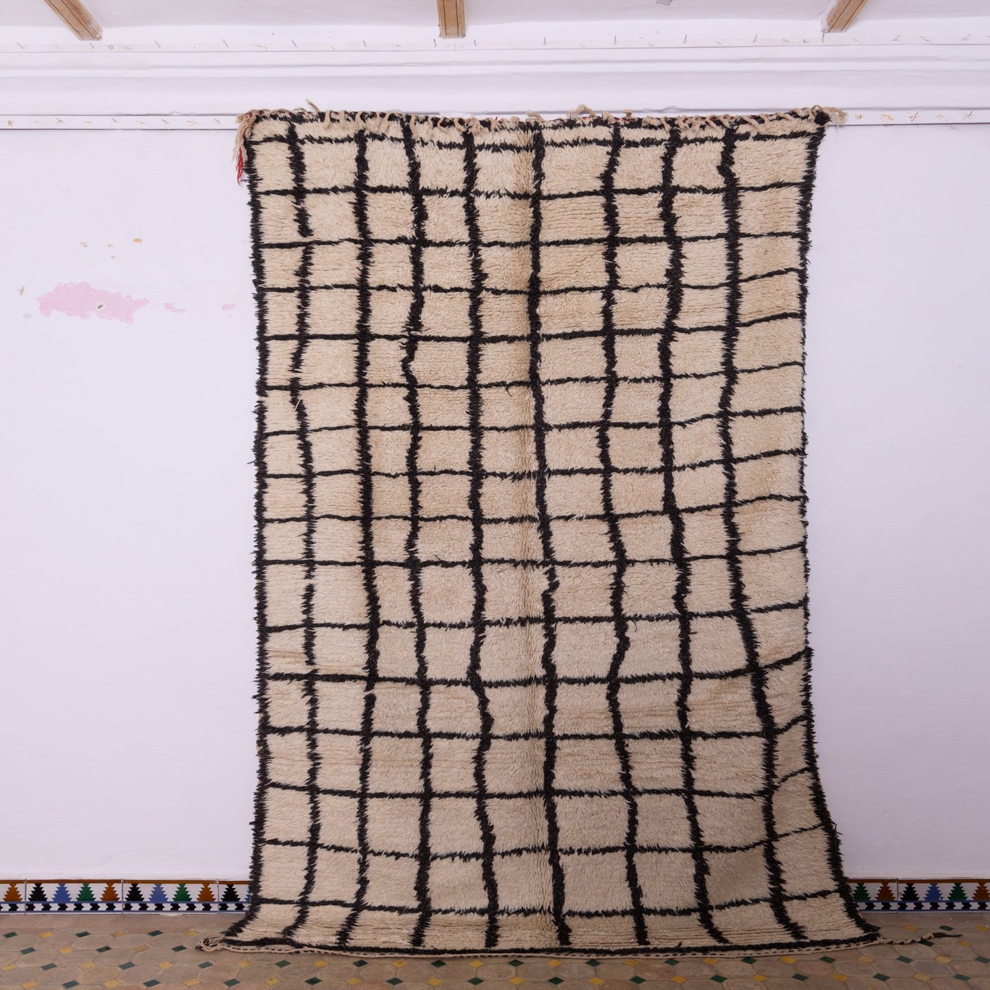 Atlas Grid” – Minimalist Beni Ourain Rug with Bold Black Lattice