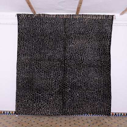 Handwoven Black Moroccan Mrirt Wool Rug – Luxurious Berber Carpet with Abstract Design