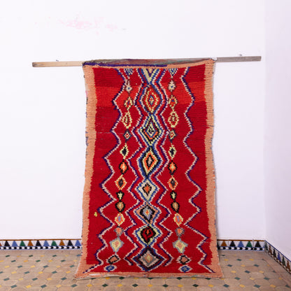 Vintage Moroccan Zigzag Berber Rug – Red Wool Runner with Geometric Patterns – Handwoven Boujaad Carpet