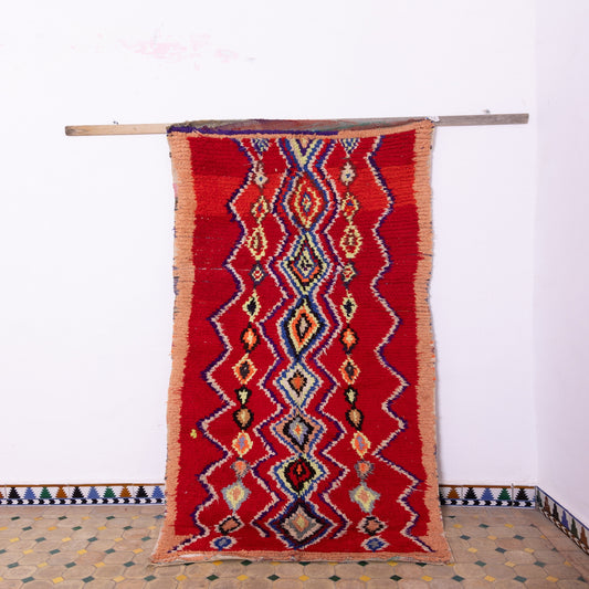 Vintage Moroccan Zigzag Berber Rug – Red Wool Runner with Geometric Patterns – Handwoven Boujaad Carpet