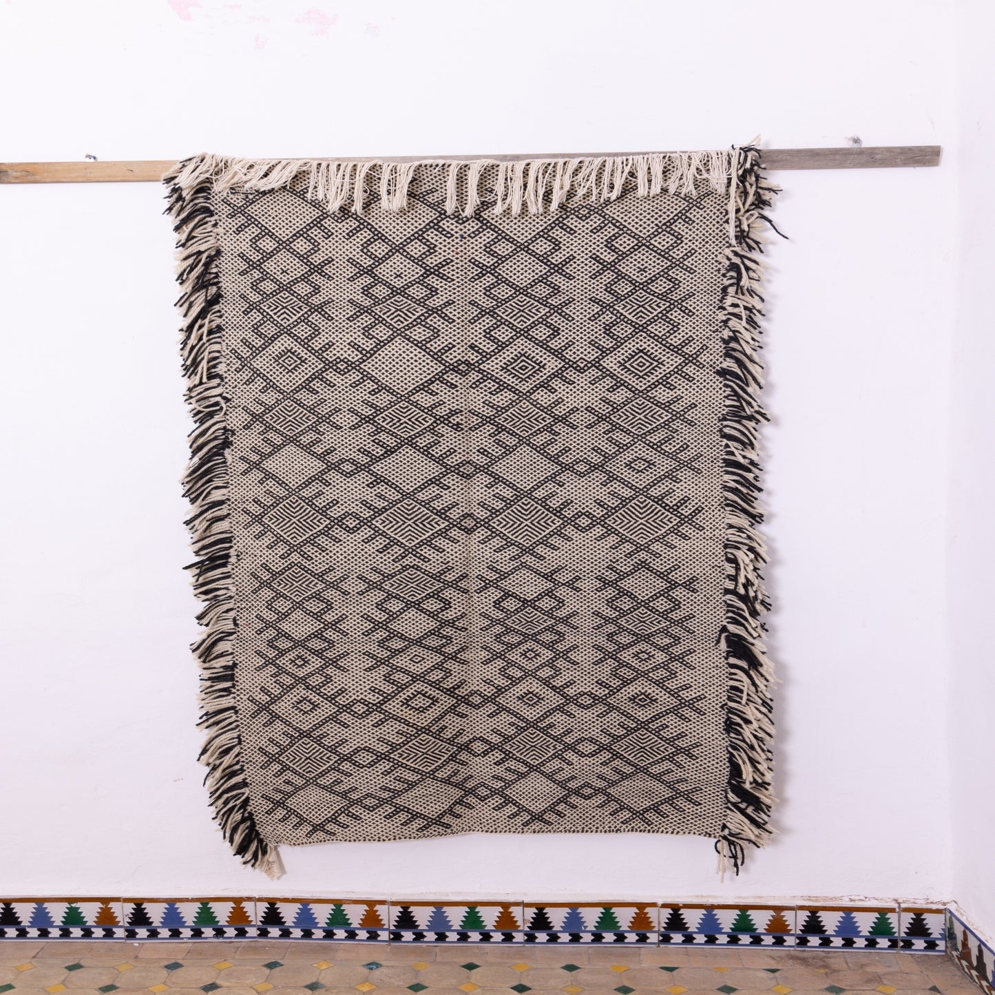 Handwoven Moroccan Akhnif Rug – Black & Ivory Berber Wool Rug ; 5,91 ft / 3,44 ft