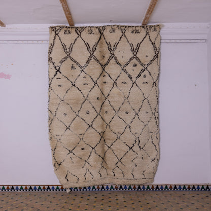 Vintage Moroccan Berber Rug – Handwoven Wool Carpet with Diamond Motif & Tribal Accents ; 10,33 ft / 5,74 ft