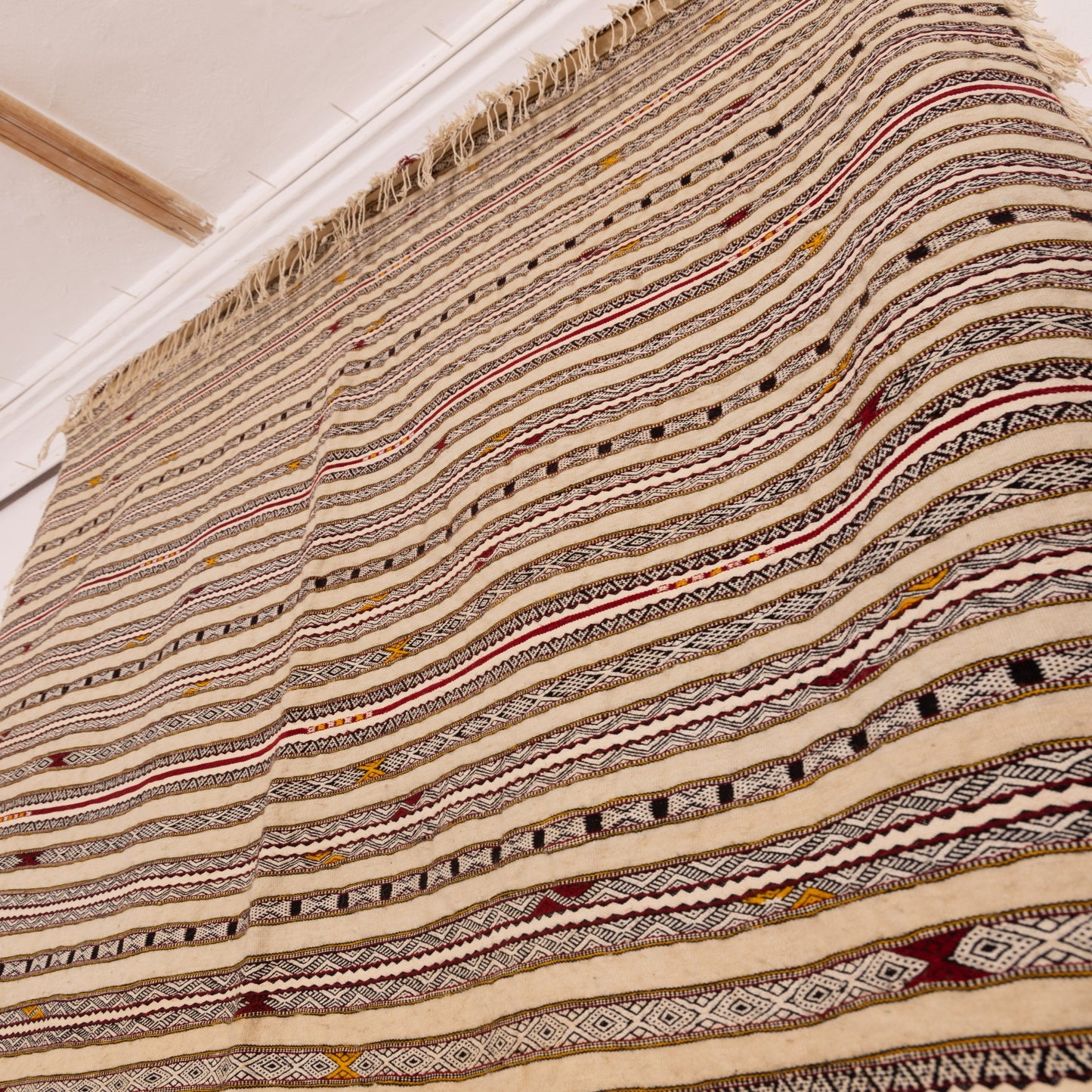 Handwoven Vintage Moroccan Handira Rug | Traditional Berber Wool Blanket | Neutral Striped Bohemian Rug | Unique Moroccan Wedding Blanket ; 8,86 ft / 5,25 ft