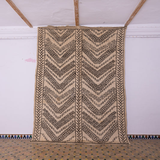 Vintage Moroccan Berber Rug – Handwoven Wool Carpet with Unique Chevron Tribal Pattern