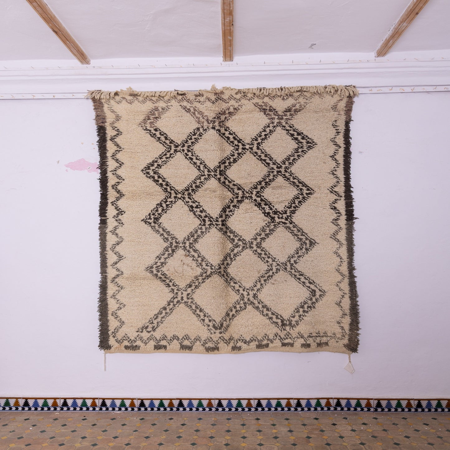 Vintage Moroccan Berber Rug – Handwoven Wool Carpet with Tribal Diamond Patterns ; 8,37 ft / 6,07 ft