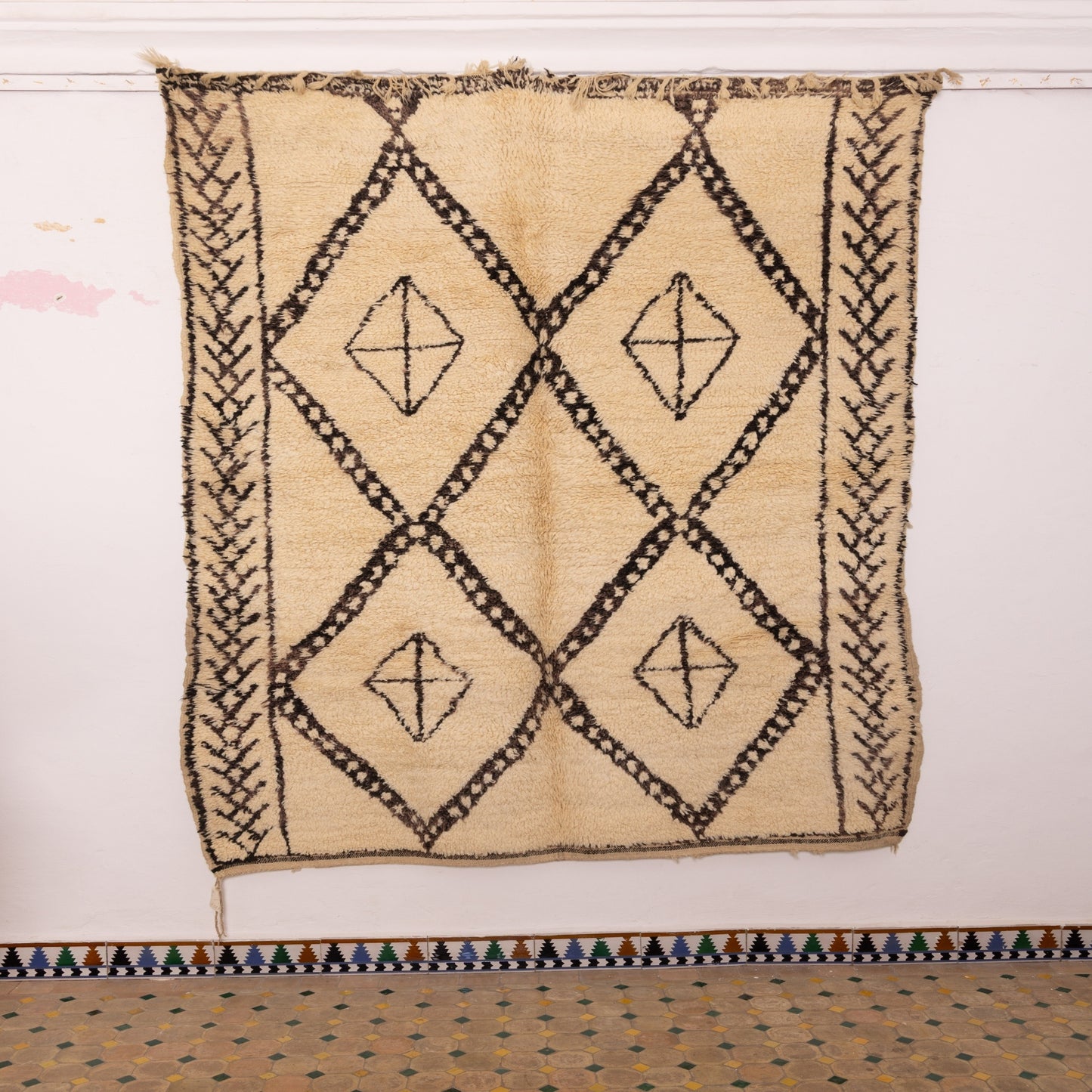 Vintage Beni Ourain Moroccan Rug | Bold Diamond & Cross Motif | Handwoven Wool Berber Carpet | Tribal Wall Hanging or Area Rug | 100% Wool  ; 8,69 ft / 4,43 ft